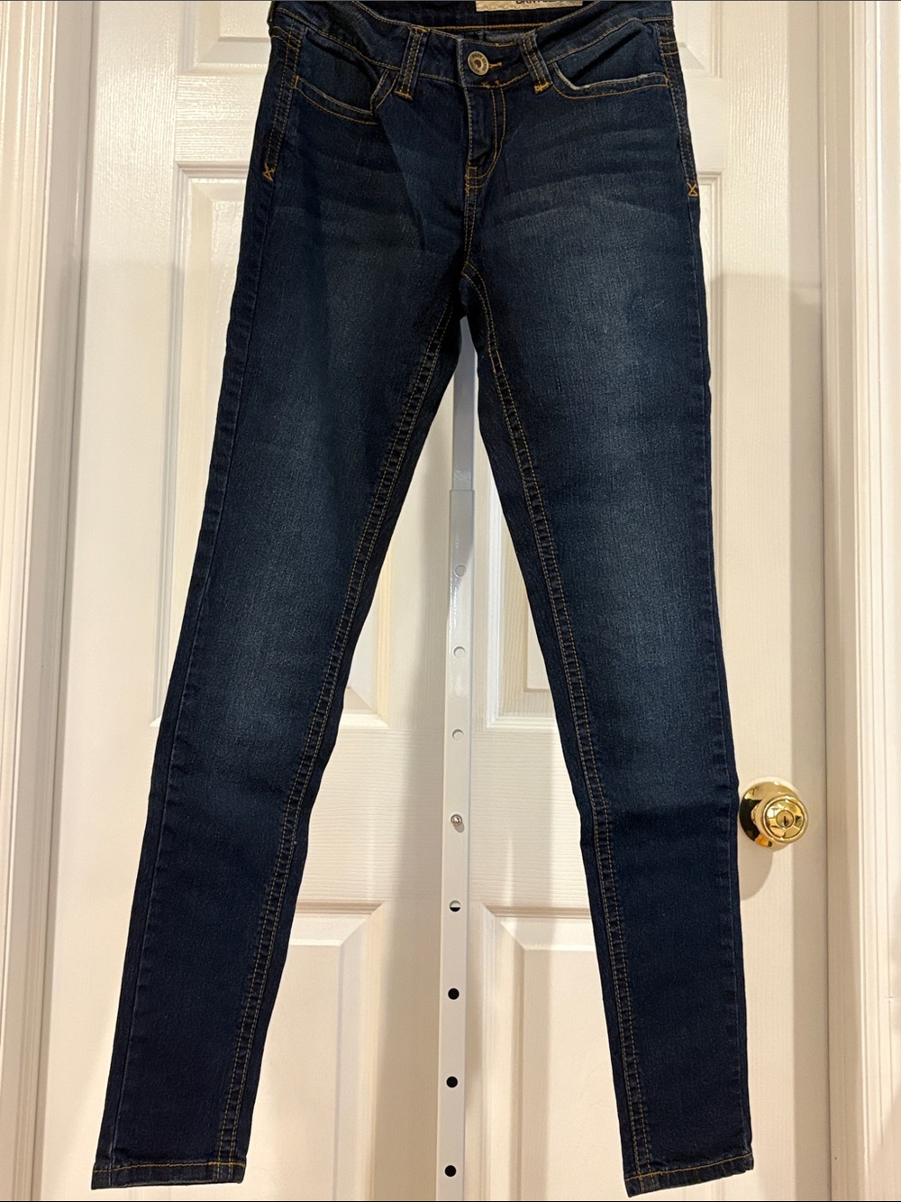 NWOT DKNY Jeans skinny size 2